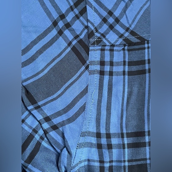 We Wore What Women's XXS/XS Boyfriend Plaid Button-Up Relaxed Shirt Blue/ Black - Picture 10 of 12